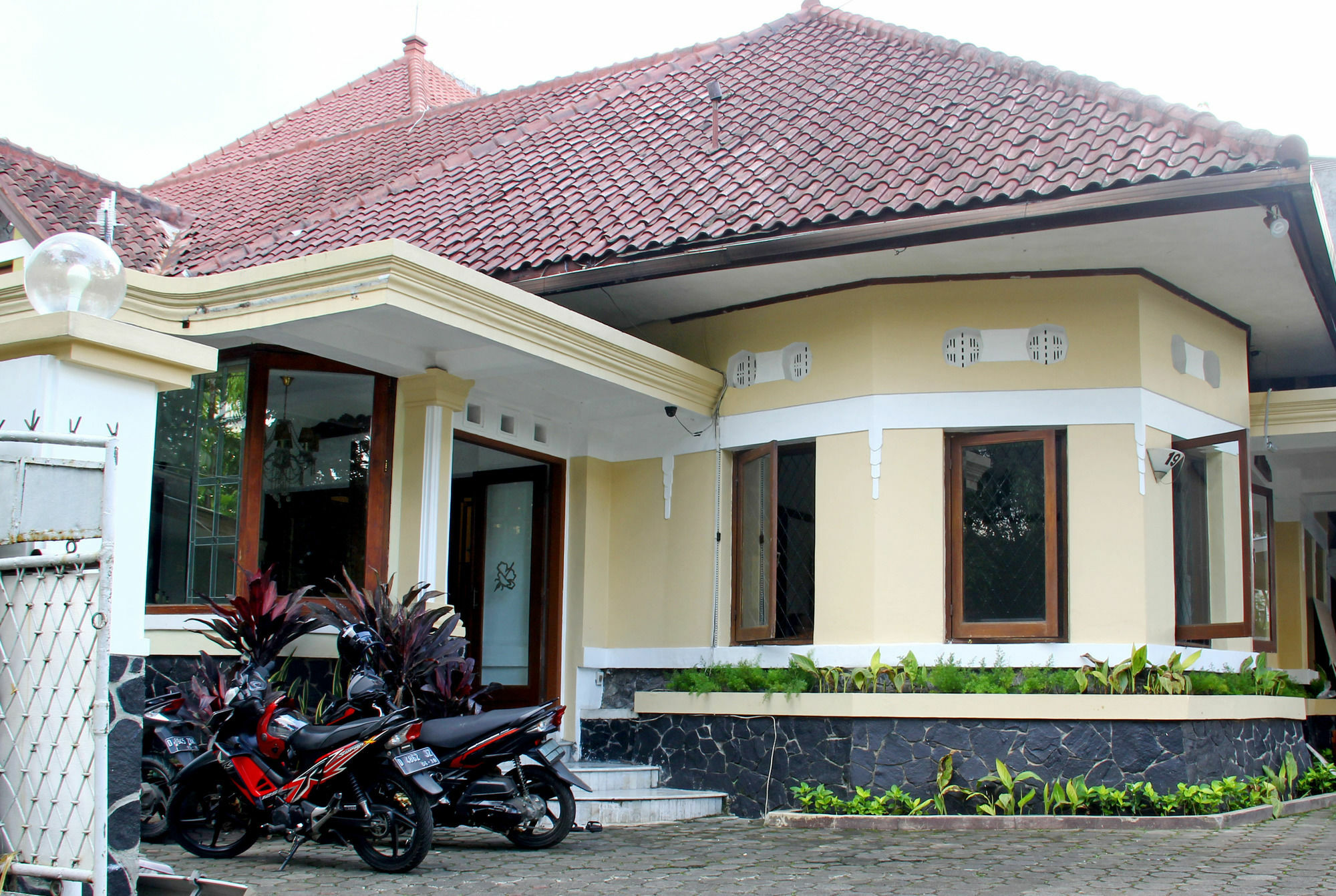 Hotel O Bandung Near Stadion Siliwangi Formerly The Ethnic Hotel Bandung Exterior photo